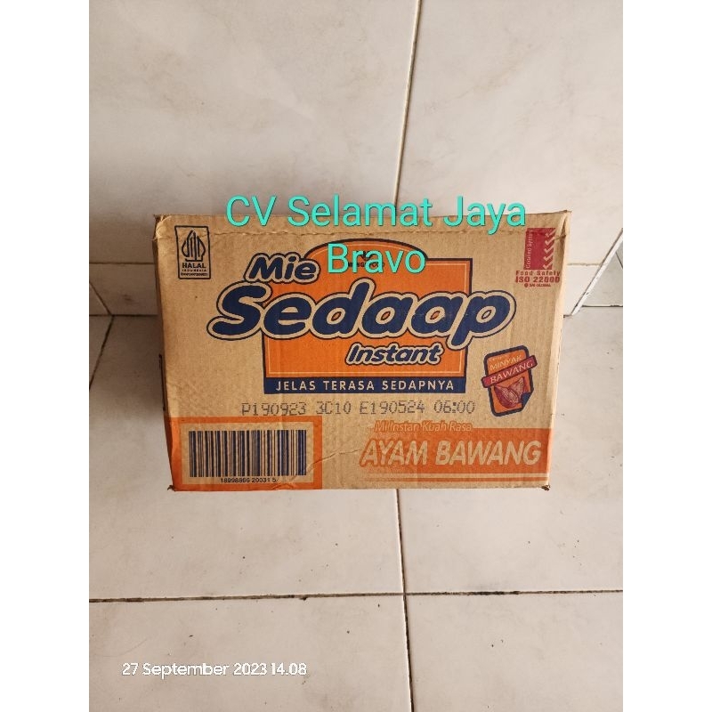 

Sedaap mie instant Ayam Bawang/ Soto/ Kari special 70 gr (Dus isi 40 pcs)