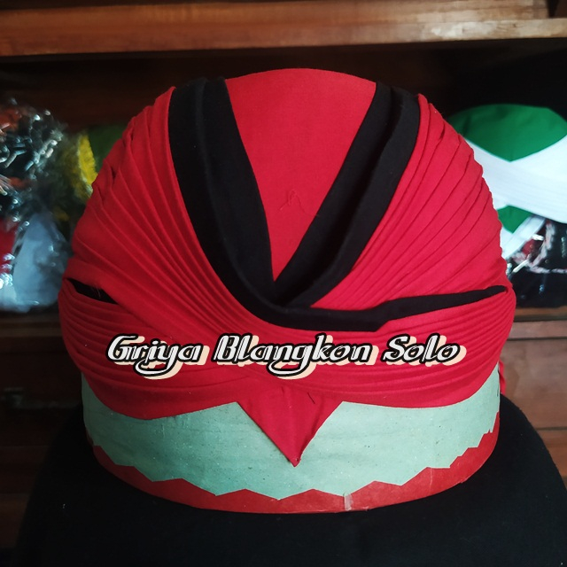 Blangkon Jogja Lipat Merah List Hitam