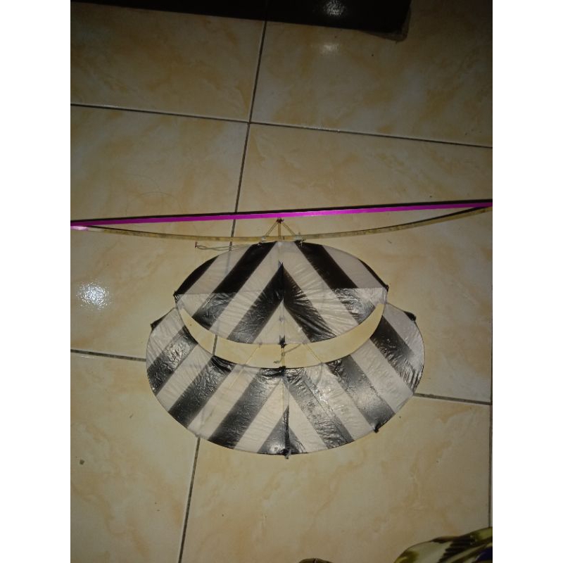 layangan pegon semok satu jengkal (sudah setting terbang)