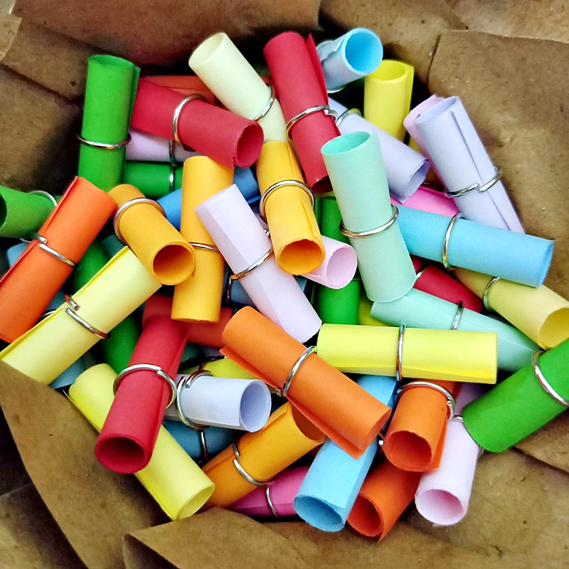 

(100pcs) Kertas Gulung Mini Ring 7mm / Vitamin Cinta / Surat Cinta / Hadiah / Wishes / Kertas Wish / Kertas Motivasi / Motivation Pills / Kertas Doorprize / Kertas Kocokan Arisan / Kertas Undian