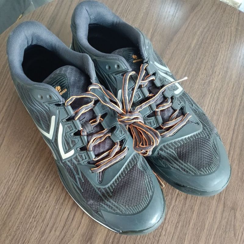 Sepatu second brand Artengo