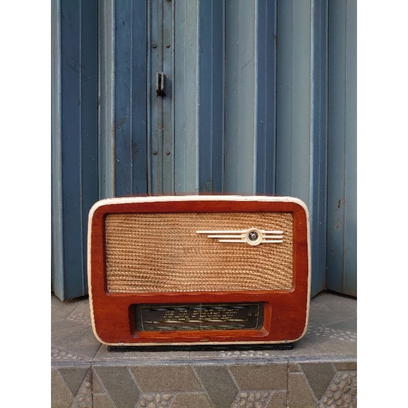 Radio Tabung Antik Vintage
