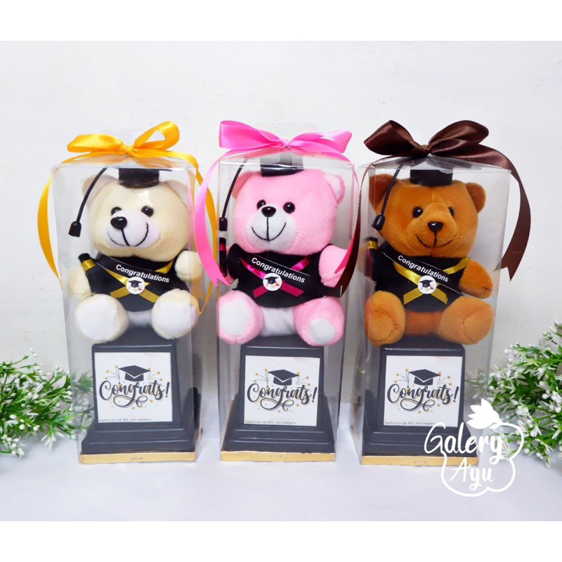 Piala Boneka Wisuda/Piala Wisuda