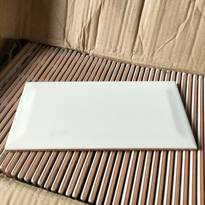 Keramik Mustika Subway Putih Bevel 10x20 cm