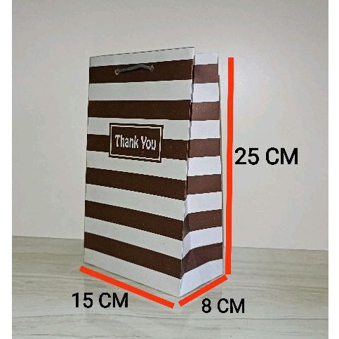 

Paperbag Wafer Motif Thank you Coklat Putih Garis Tebal size 15 x 8 x 25 ( P x L x T) Tas Kertas, Tas Hajatan, Tas Songgong, Tas Souvenir, Tas Kado