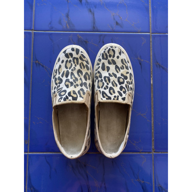 PRELOVED SLIP ON RUBI LEOPARD