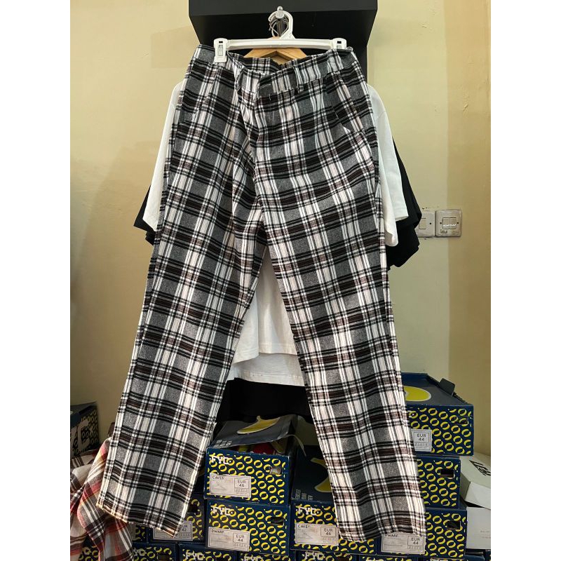 Celana Tartan thanksinomnia