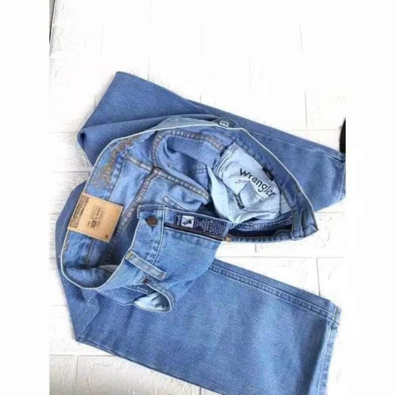 Biru Muda ( Blitz) Jeans Pria Reguler merk Wrangler