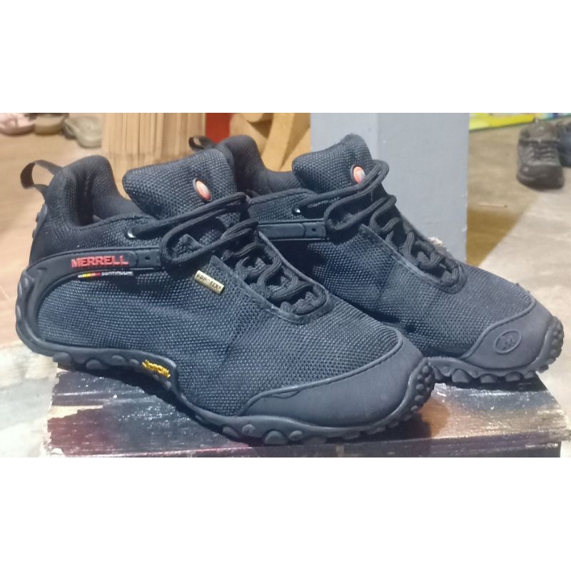 Sepatu hiking Merrell
