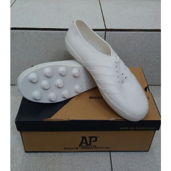 MURAH SEPATU KARET// AP SEPATU KARET BOLA PUTIH AP BOOT //SEPATU SAWAH