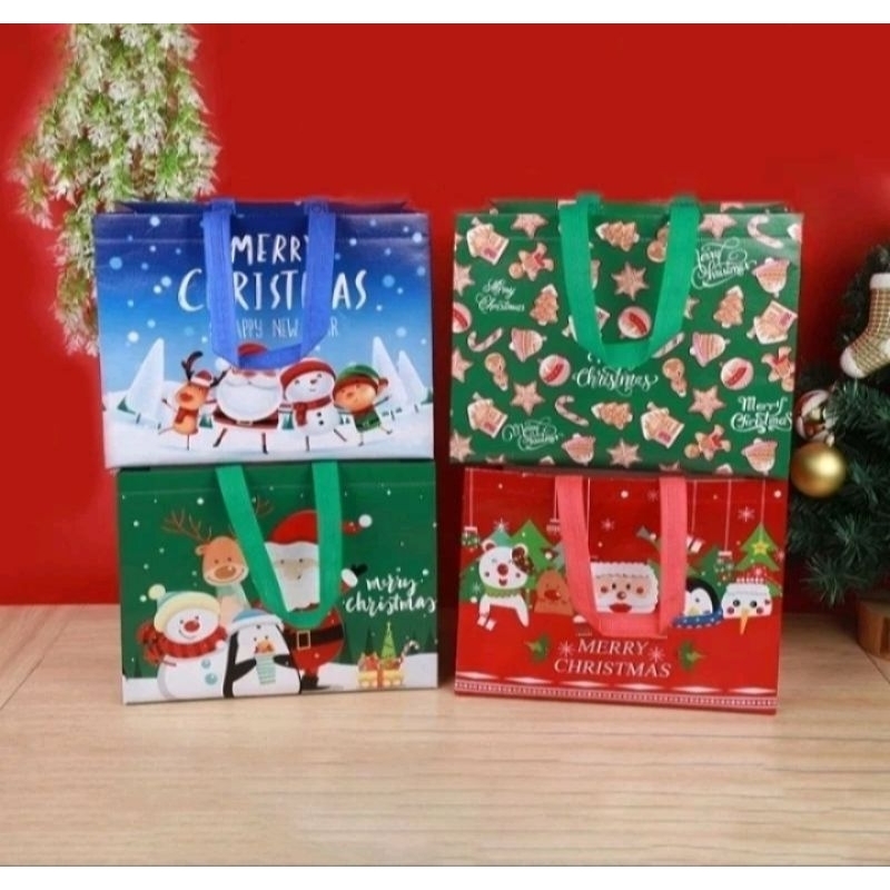 

Goodie Bag Natal Glossy Extra Large Full Motif 4 Sisi 32x17x25