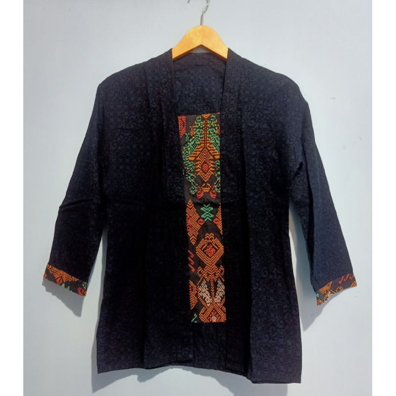 Batik Hitam Kutu Baru