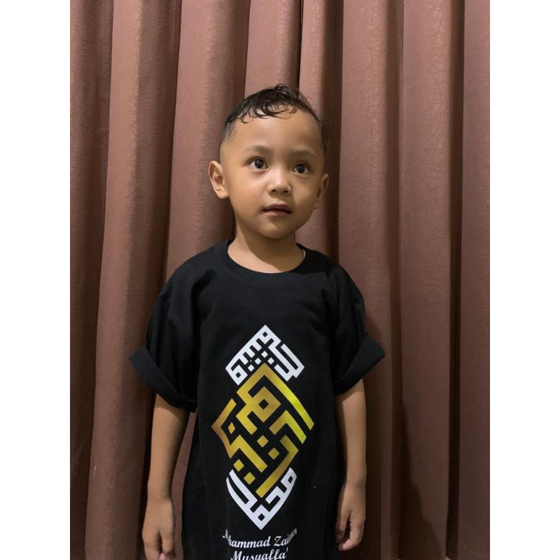 Kaos kaligrafi kufi custom pesan nama sesukamu