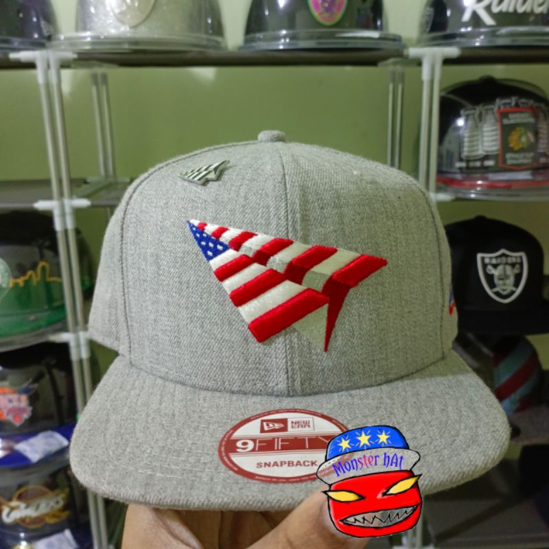 Topi New Era "Paper Planes" US Flag snapback