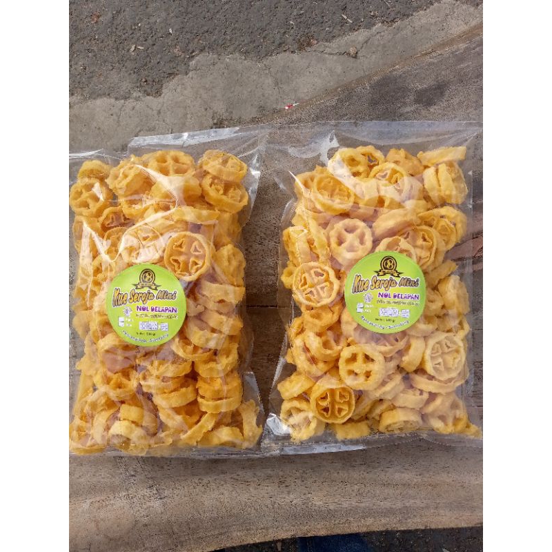 

Cemilan Seroja Mini Kue Seroja Cemilan Varian Rasa Manis Asin