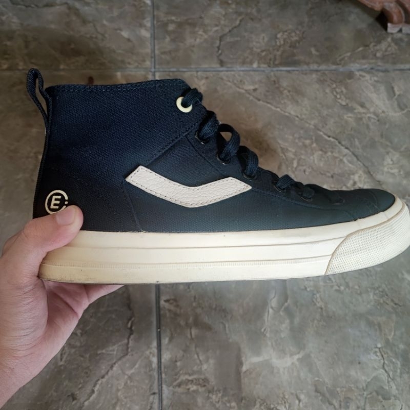 Sepatu Ventela x Evil x Gading Martin High