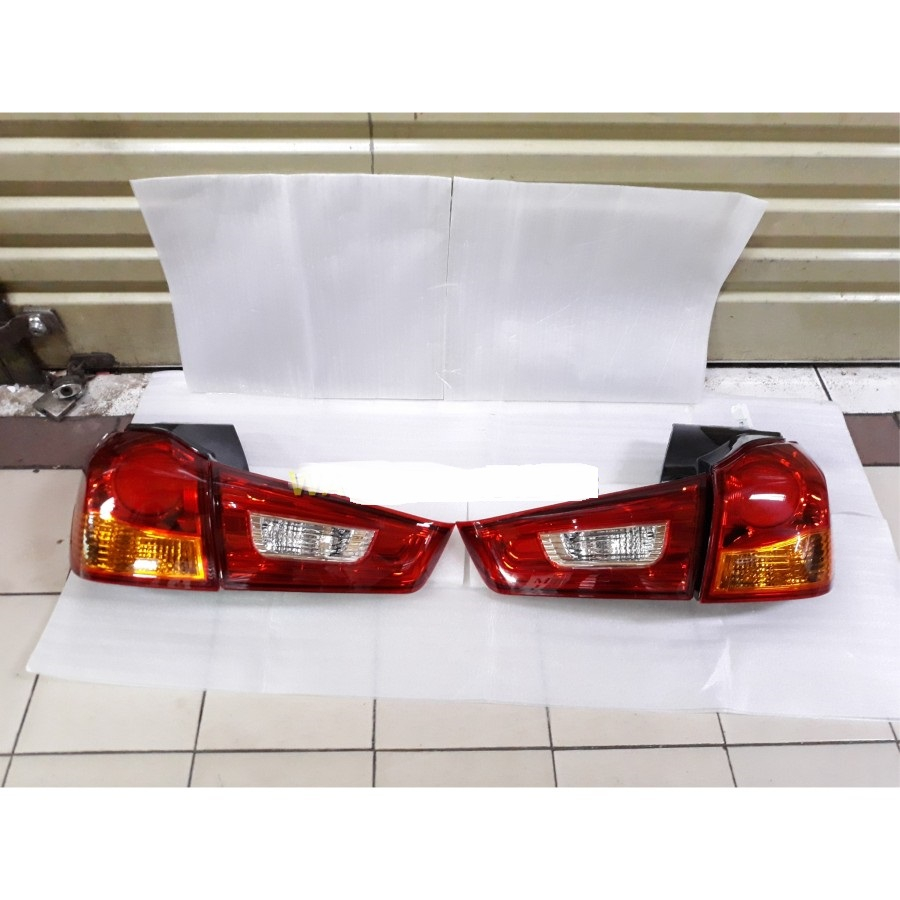 Stoplamp Lampu Belakang Stop Lamp Set Mitsubishi Outlander Sport