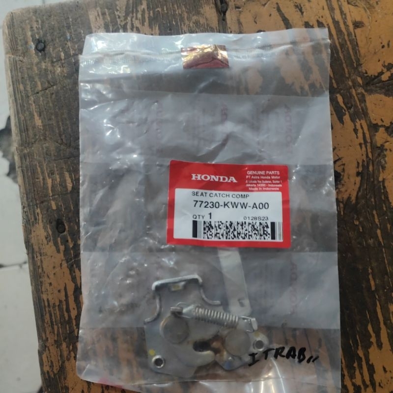 sangkutan kupu jok revo absolute ori ahm