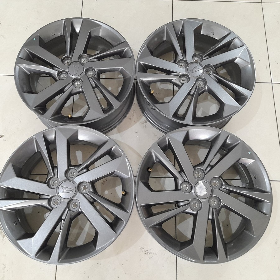 velg bekas mobil new xenia ring 15x5,5 pcd 5x100