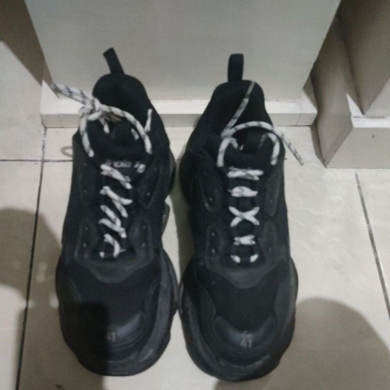 sepatu balenciaga