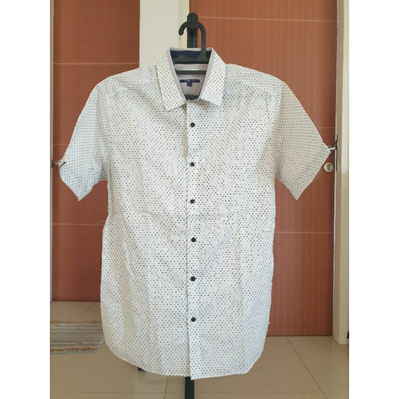 Kemeja pria putih motif G2000 preloved