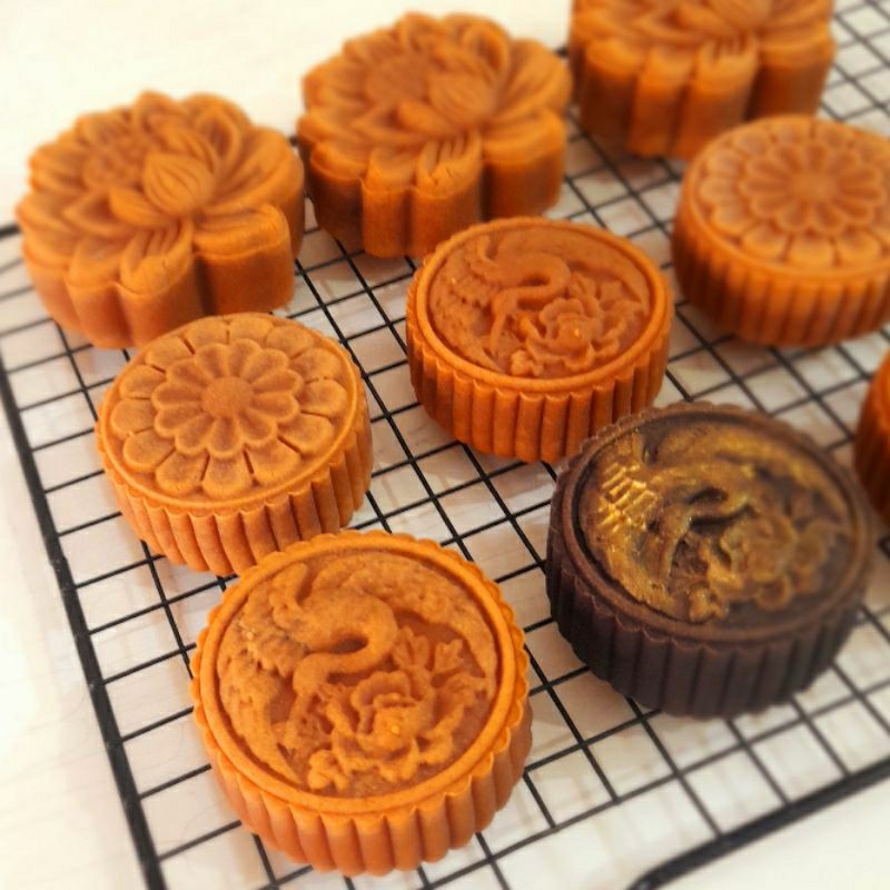 

Mooncake 12 rasa / kue bulan HALAL (harga satuan) / tiong ciu pia