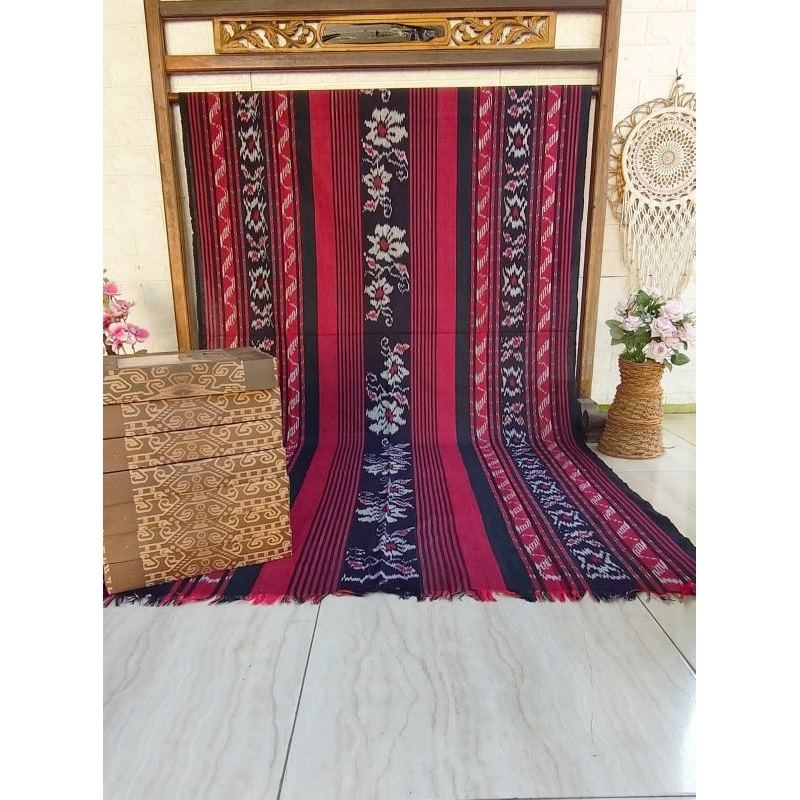 Kain Tenun Ikat Blanket Troso Jepara Motif Etnik Nusantara Warna Merah Halus