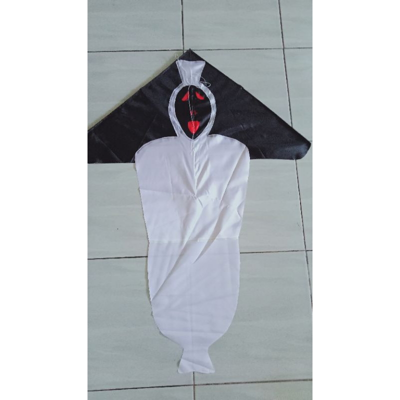 layangan kain hantu pocong