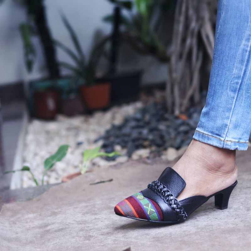 HEELS 4 CM, SEPATU PESTA, SEPATU TENUN NTT, SEPATU ETNIK, SEPATU HANDMADE