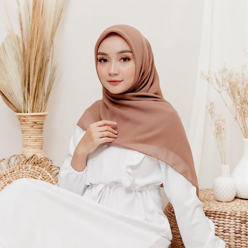 Jilbab Segiempat Bella Square Warna Mocca