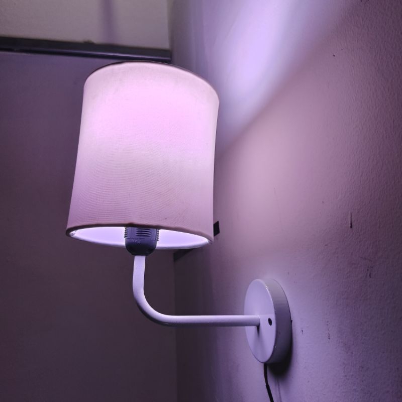 kap lampu tidur tabung tempel dinding minimalis