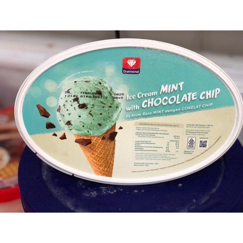 

Diamond Ice Cream Mint with Chocolate Chip / Es Krim Mint Cokelat Chip 700ml