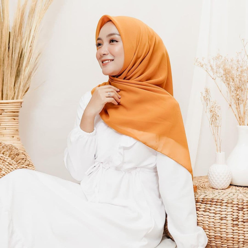 Jilbab Segiempat Bella Square Warna Mustard
