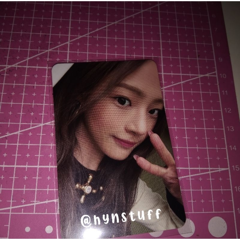 official photocard NEWJEANS minji yizhiyu omg version