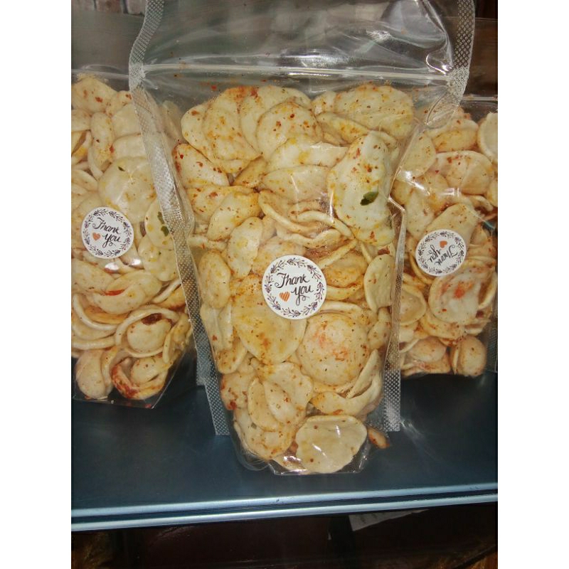 

kerupuk seblak original dan balado / pedas / kerupuk seblak kering daun jeruk berat 100gr