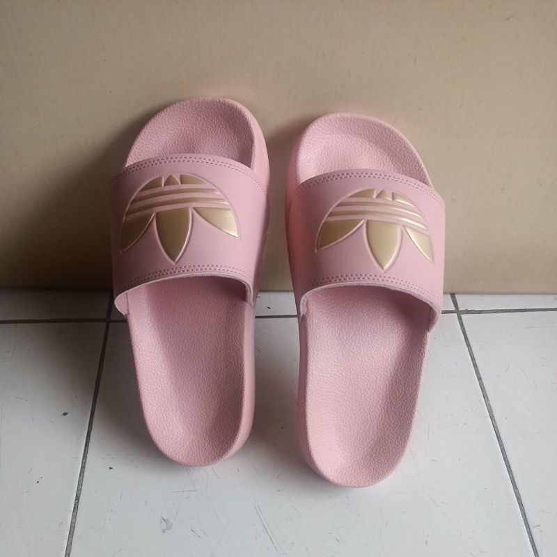 Sandal wanita Adidas Adilette