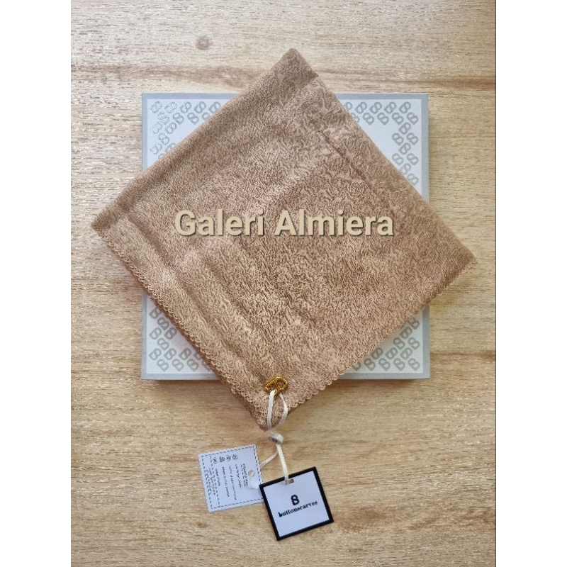 Buttonscarves Tapis Embossed Wheat