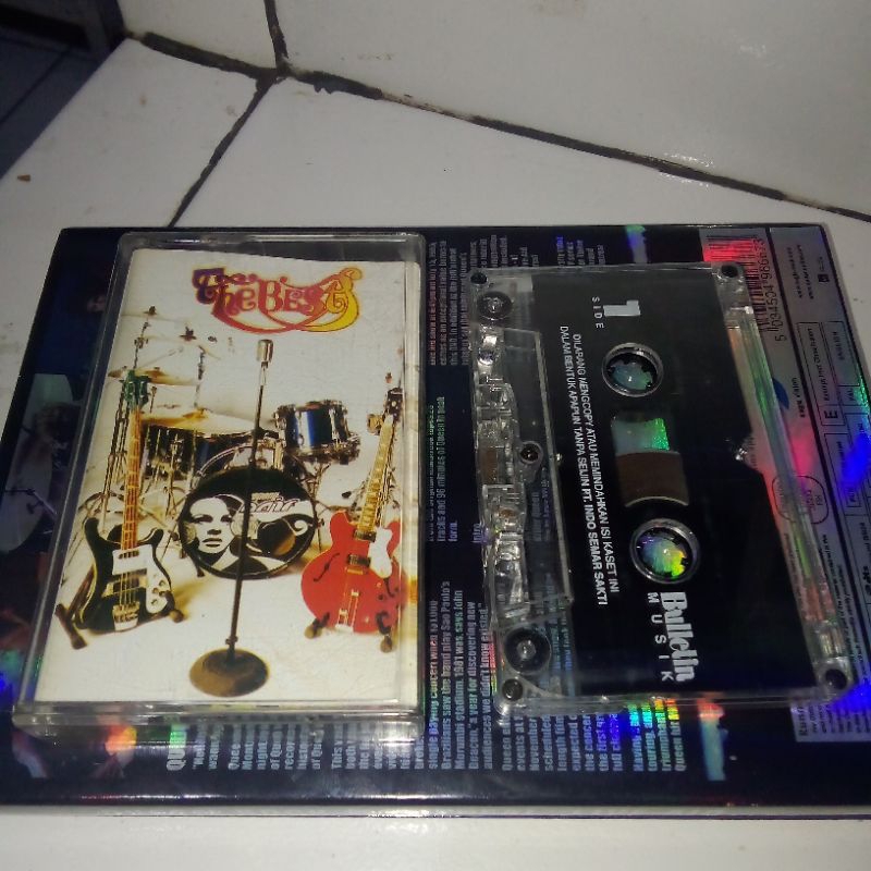 kaset pita THE BEST NAIF