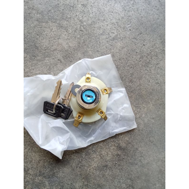 Kunci Kontak Set Motor Vespa High Quality Original Produk.New Old Stok
