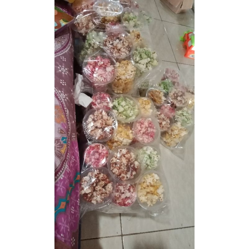 

popcorn cup 2.000 rasa coklat, pandan, nanas, stroberi