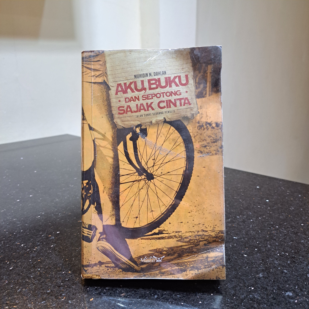 [PRELOVED] Aku, Buku, dan Sepotong Sajak Cinta - Muhidin M. Dahlan