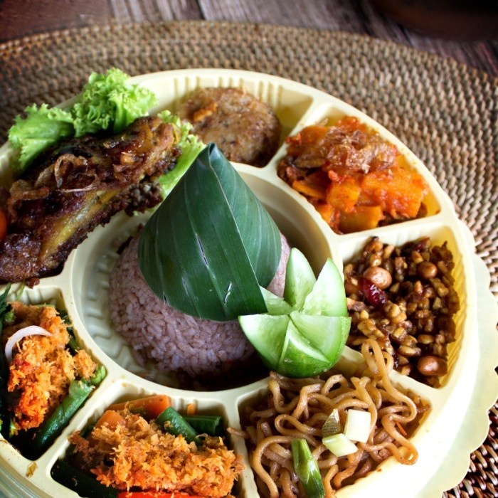 

NASI KUNING TUMPENG MINI PAKET PREMUIM