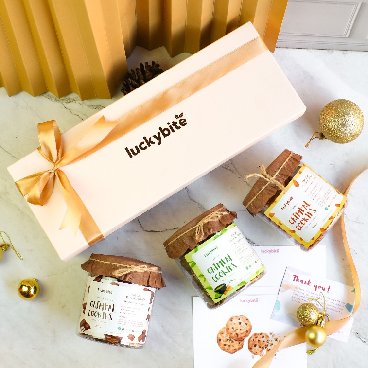 

Promo 7.7 Hampers / Gift Box / Kado - Semi Hardbox - Oatmeal Cookies 3 Jar + FREE Greeting Card +