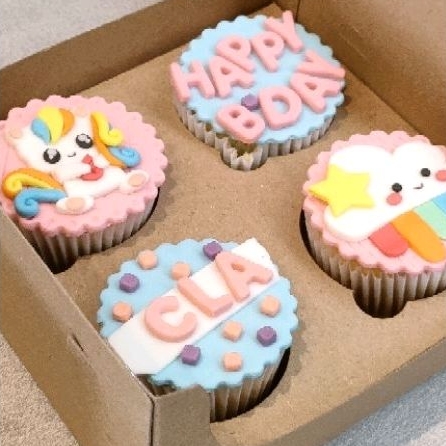 

Cupcake Unicorn 1 box isi 4 cupcake rasa Caramel Berlapis Custom Cupcake Karakter Fondant Cake Kue Ulang Tahun Birthday Gift Kado Ulang Tahun Bandung