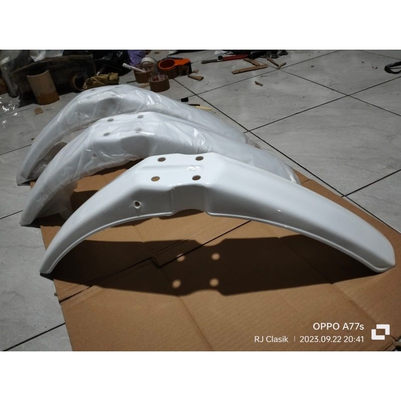 selebor sepakbor depan honda win trail putih