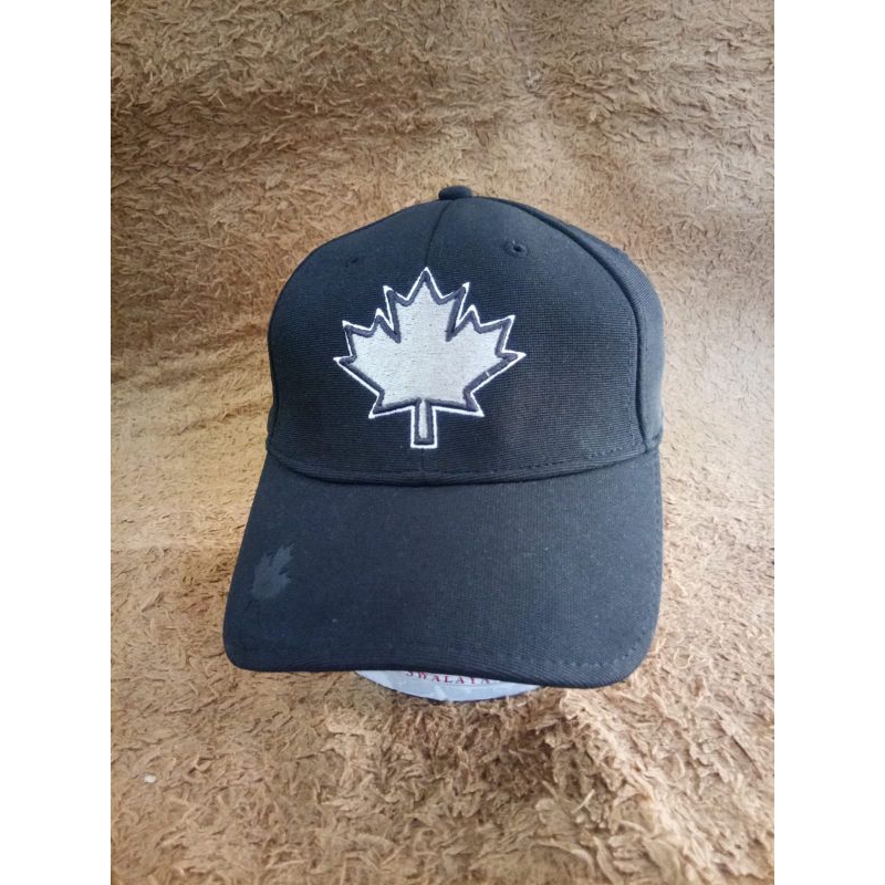 topi maple leaf Canada second