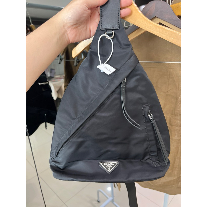 Tas Selempang Laki-Laki Prada