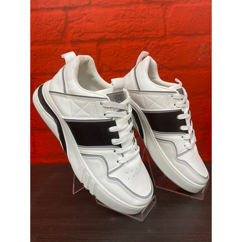 sepatu sneakers wanita looks murah