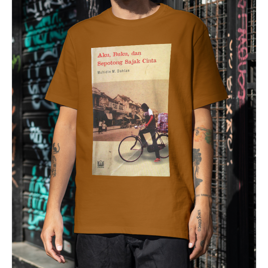 Kaos Aku, Buku, dan Sepotong Sajak Cinta