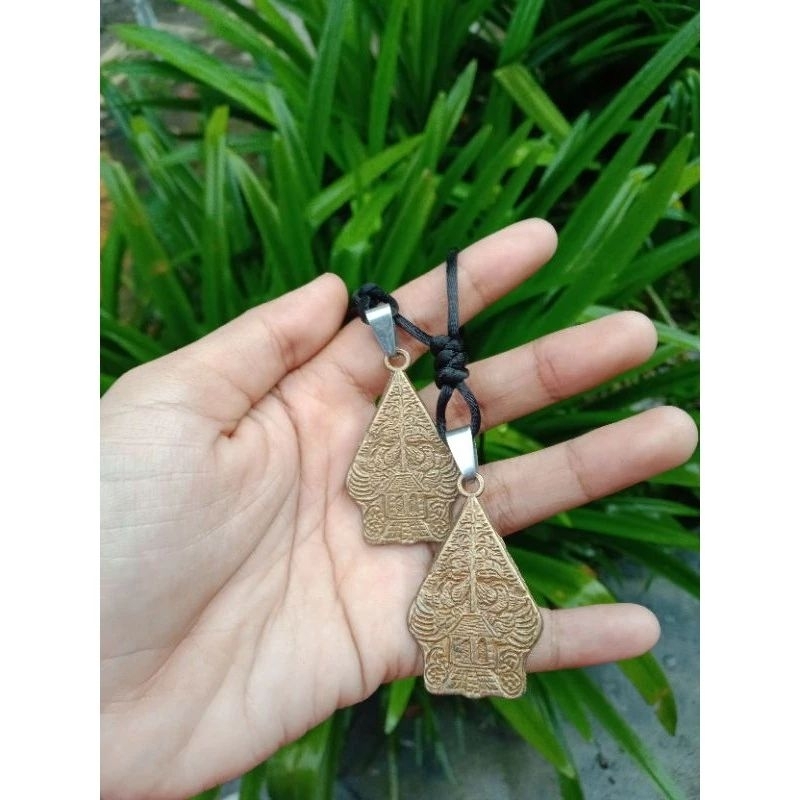 KALUNG TALI HITAM PRIA KEREN LIONTIN WAYANG GUNUNG